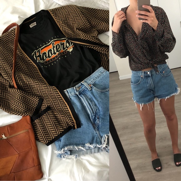 SOLD // Vintage GAP Mid Blue Denim Shorts Size W25 - Picture 6 of 7